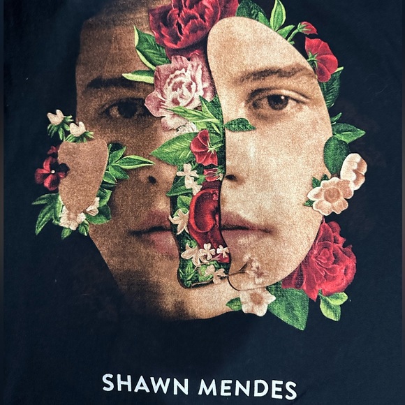 Hot Topic Tee - Picture 3 of 6